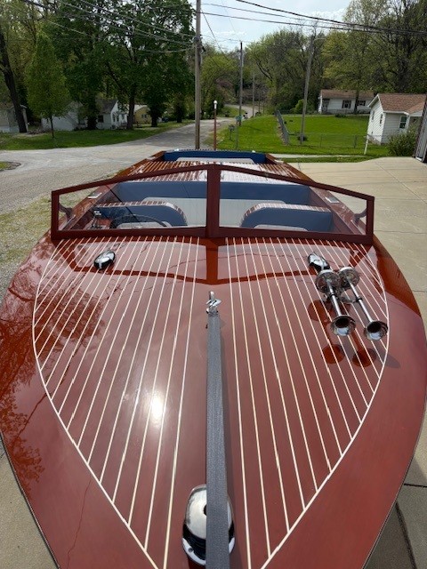1965 26′ Gage Hacker Twin Engine Runabout