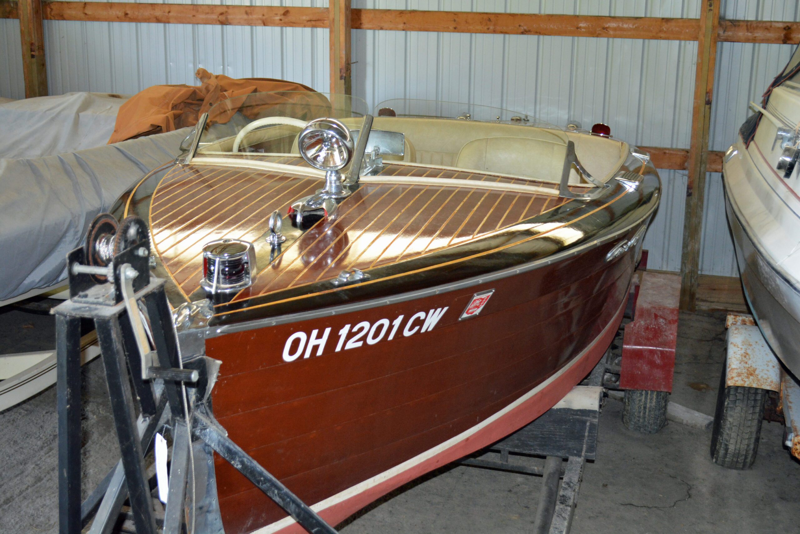 1940 19′ Chris Craft Custom Runabout Barrelback