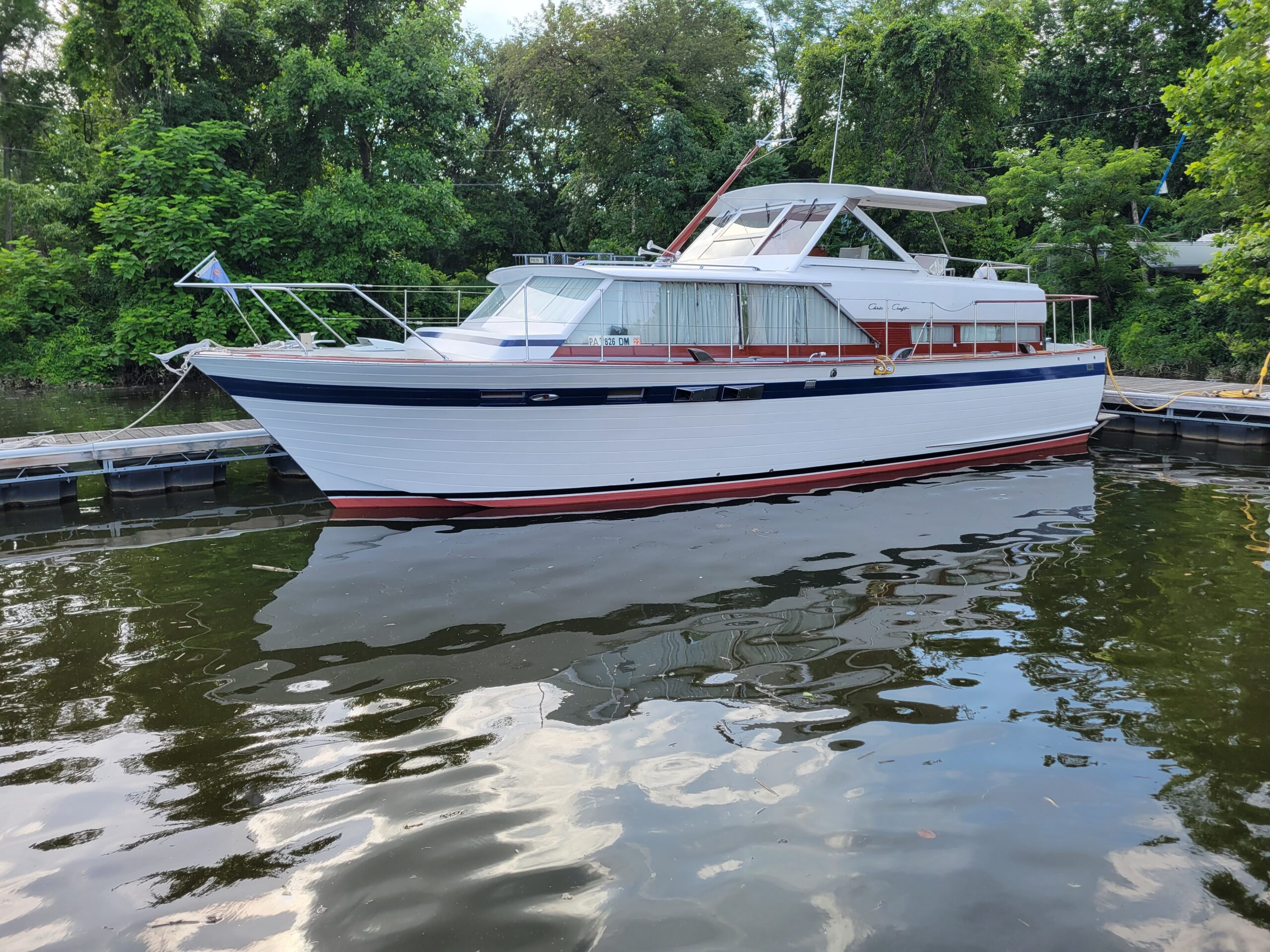 1967 40′ Chris Craft Constellation Sedan
